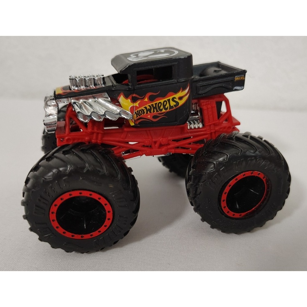 Hot Wheels Monster Trucks Bone Shaker 1:64 Diecast Black Red Skull Loose